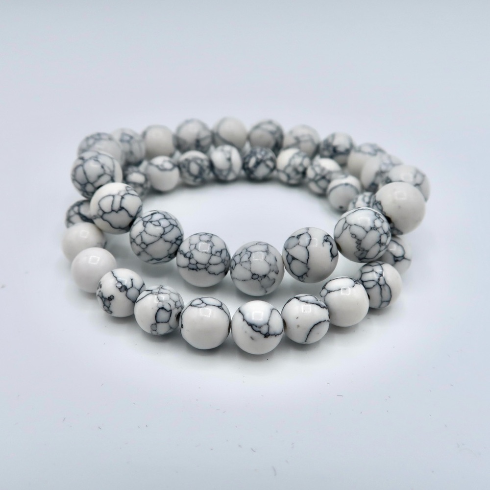 Natural Howlite Bracelet - Picture 9 of 10